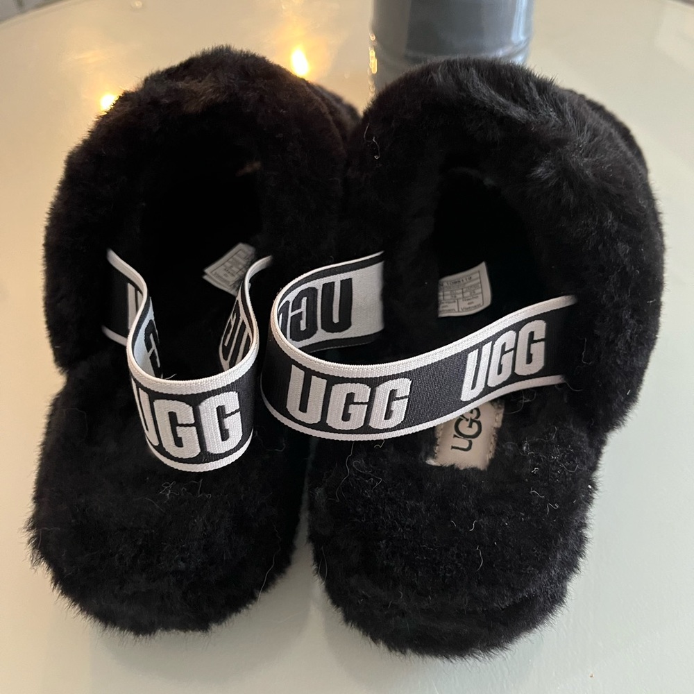 Ugg Slippers. Euc - image 2
